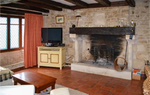 Saint Jean d'Angle House | Nice Home In Saint-Jean-D'angle