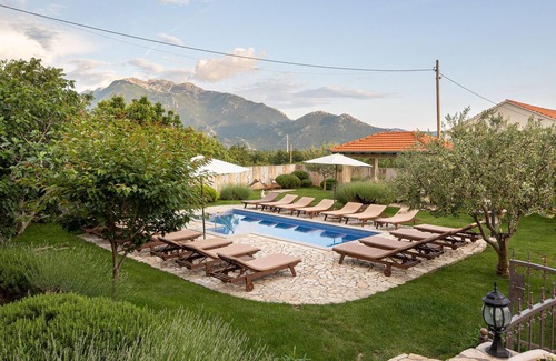 Sestanovac House | Nice home in Sestanovac with kitchen