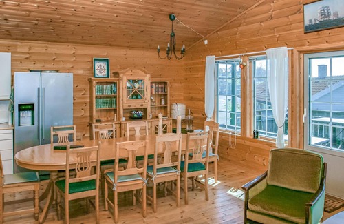 Sjernarøy House | Nice home in Sjernarøy with WiFi