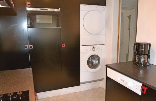 Solrod Strand House | Nice home in Solrød Strand with kitchen