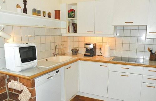 Saint-Didier House | Nice home in St Didier with kitchen