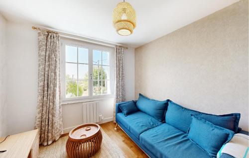 Suris House | Nice Home In Terres-De-Haute-Charen