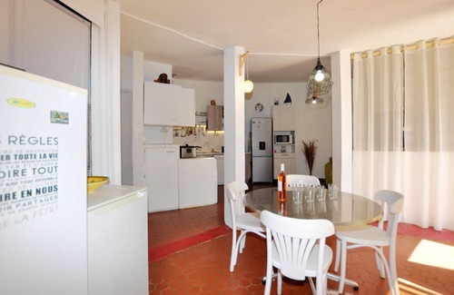 Torreilles-Plage House | Nice home in Torreilles with kitchen