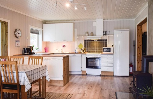 Hvaler House | Nice home in Vesterøy with WiFi