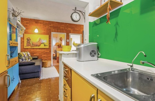 Zrnovnica House | Nice home in Zrnovnica