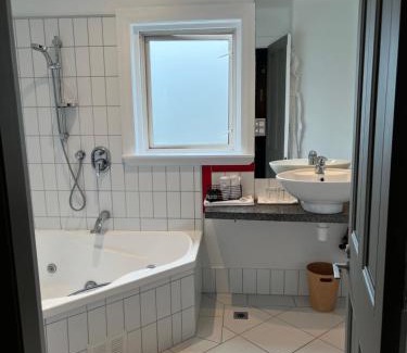 New Plymouth Hotel | Nice Hotel