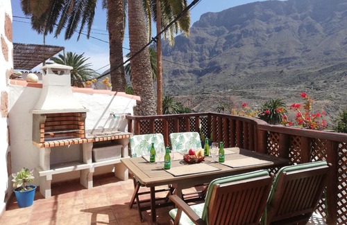 La Sorrueda House | Nice House in La Sorrueda with Terrace, Whirlpool and Barbecue