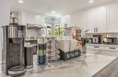 East San Jose House | Nice House3/2 full baths/Convenient Location/Free wifi/laundry/parking/AC/Heat