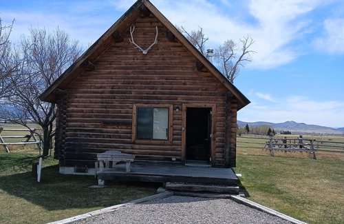 Dillon Cabin | Nice little cabin just south of Dillon.