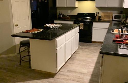 Sunrise Manor House | Nice Location, 12 min to the strip