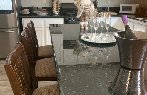 Sunrise Manor House | Nice Location, 12 min to the strip