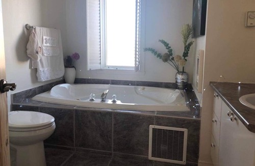 Vaudreuil Cottage | Nice luxirious interious, quiet neighbourhood , Nice backyard set up