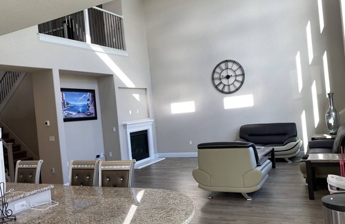 Brentwood House | Nice Master bedroom in Brentwood