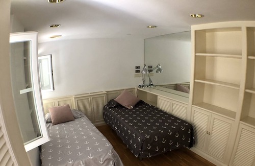 Elche Ski Chalet | Nice modern villa, with six bedrooms and five bathrooms. With pool and jacuzzi