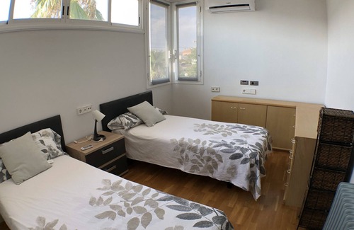 Elche Ski Chalet | Nice modern villa, with six bedrooms and five bathrooms. With pool and jacuzzi