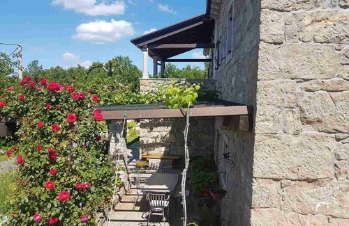 Kras Apartment | Nice newly renovated House near The smallest town in the world Hum