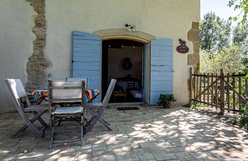 Grans House | NICE PROVENCALE HOUSE 4 pers country garden swimming pool SPA playground