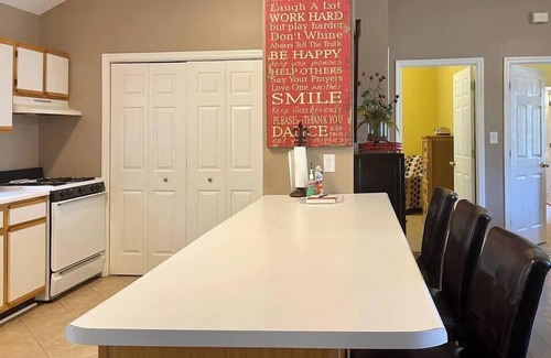Oxford House | Nice Quiet House, Great Location