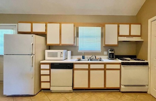 Oxford House | Nice Quiet House, Great Location