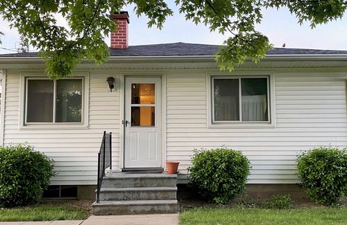Oregon House | Nice Quiet House near Maumee Bay with Spacious Yard