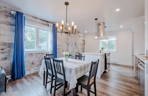 McMasterville Apartment | Nice River & Mountain View+4 Beds+Free parking