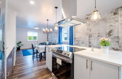 McMasterville Apartment | Nice River & Mountain View+4 Beds+Free parking