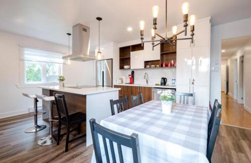 McMasterville Apartment | Nice River & Mountain View+4 Beds+Free parking