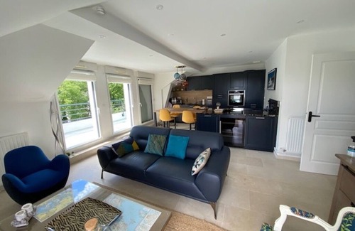 Auray Apartment | NICE ROOF TERRACE PORT DE ST GOUSTAN IDEAL LOCATION IN A QUIET AREA