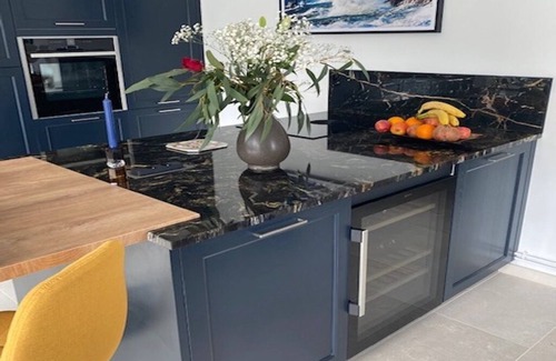 Auray Apartment | NICE ROOF TERRACE PORT DE ST GOUSTAN IDEAL LOCATION IN A QUIET AREA