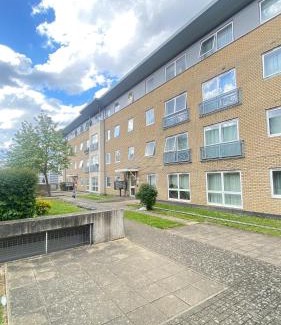 Friern Barnet Apartment | Nice room on the friendly flat