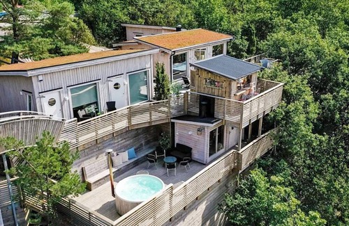 Lillhagen House | Nice Room with Free Breakfast, Spa Bath