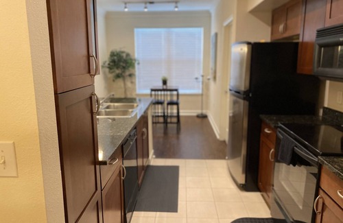 Uptown Apartment | Nice Spacious 1br Near the Galleria Area