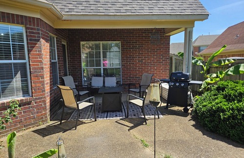 Southwind House | Nice spacious 3-bedroom house with a cozy feel in Memphis