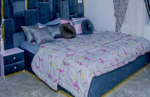 Alimosho Apartment | Nice spacious 3bedroom located in an area closer to the Airport and amenities. b