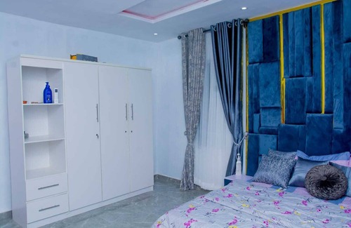 Alimosho Apartment | Nice spacious 3bedroom located in an area closer to the Airport and amenities. b