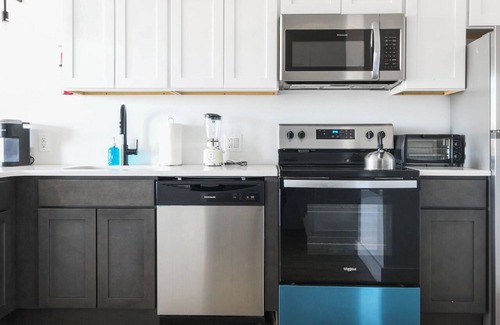 Elizabeth Apartment | Nice Studio Close to EWR 6887