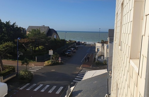 Hauteville-sur-Mer Apartment | Nice studio with sea view