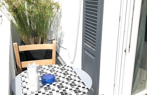 Paros Apartment | Nice studio with balcony in Parikia: 300 meters from Livadia beach