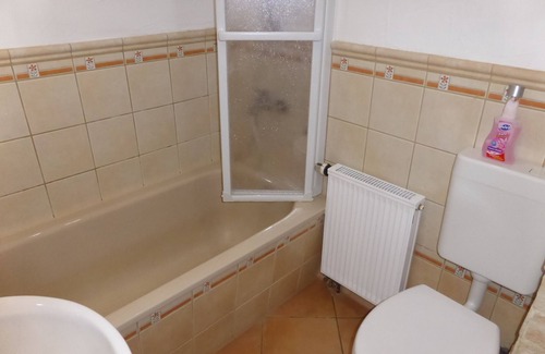 Jena-West Apartment | Nice sunny apartment for 4, near center free WiFi, parking
