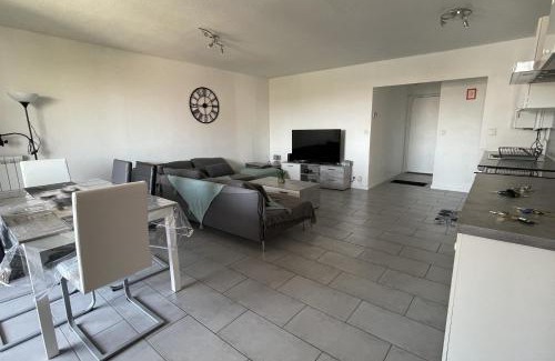 Le Mourillon Apartment | Nice T4 with balcony near downtown Toulon