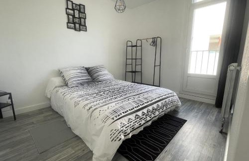 Le Mourillon Apartment | Nice T4 with balcony near downtown Toulon