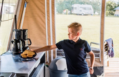 Opende House | Nice tent lodge on a campsite