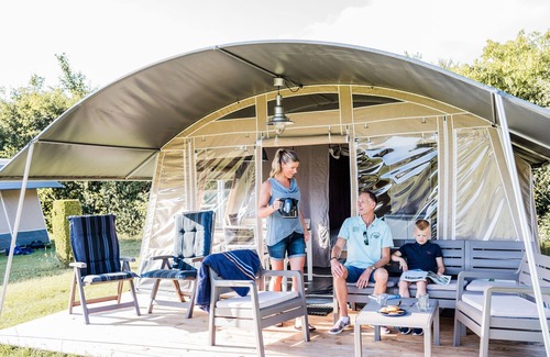 Opende House | Nice tent lodge on a campsite