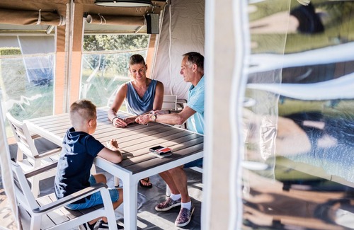 Opende House | Nice tent lodge on a campsite