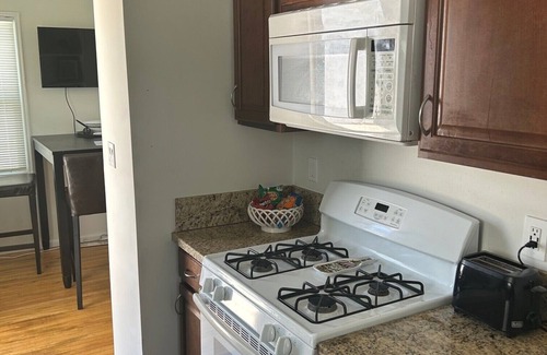 Hawthorne House | Nice two bedroom home near, beach, So-fi & LAX