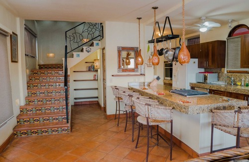 Zihuatanejo Villa | Nice vacation place to relax under the hot sun of zihuatanejo