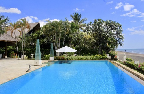 Dencarik Villa | Nice Villa direct on the beach , Lovina area , North Bali
