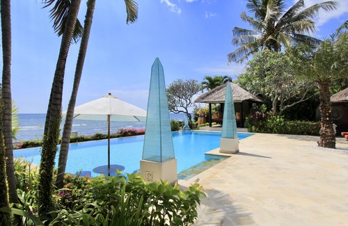 Dencarik Villa | Nice Villa direct on the beach , Lovina area , North Bali
