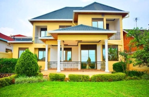 Kigali Villa | Nice villa for rent, on the top of Kigali hill and beautiful view.