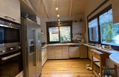 La Perriere Ski Chalet | Nice wooden and stone chalet at CHAVONNES COURCHEVEL on the Three Valleys